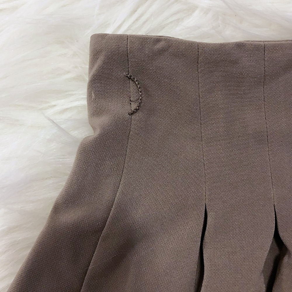 $10 CLEARANCE! H&M Taupe Circle A Line Pleat Midi Skirt - Picture 5 of 9